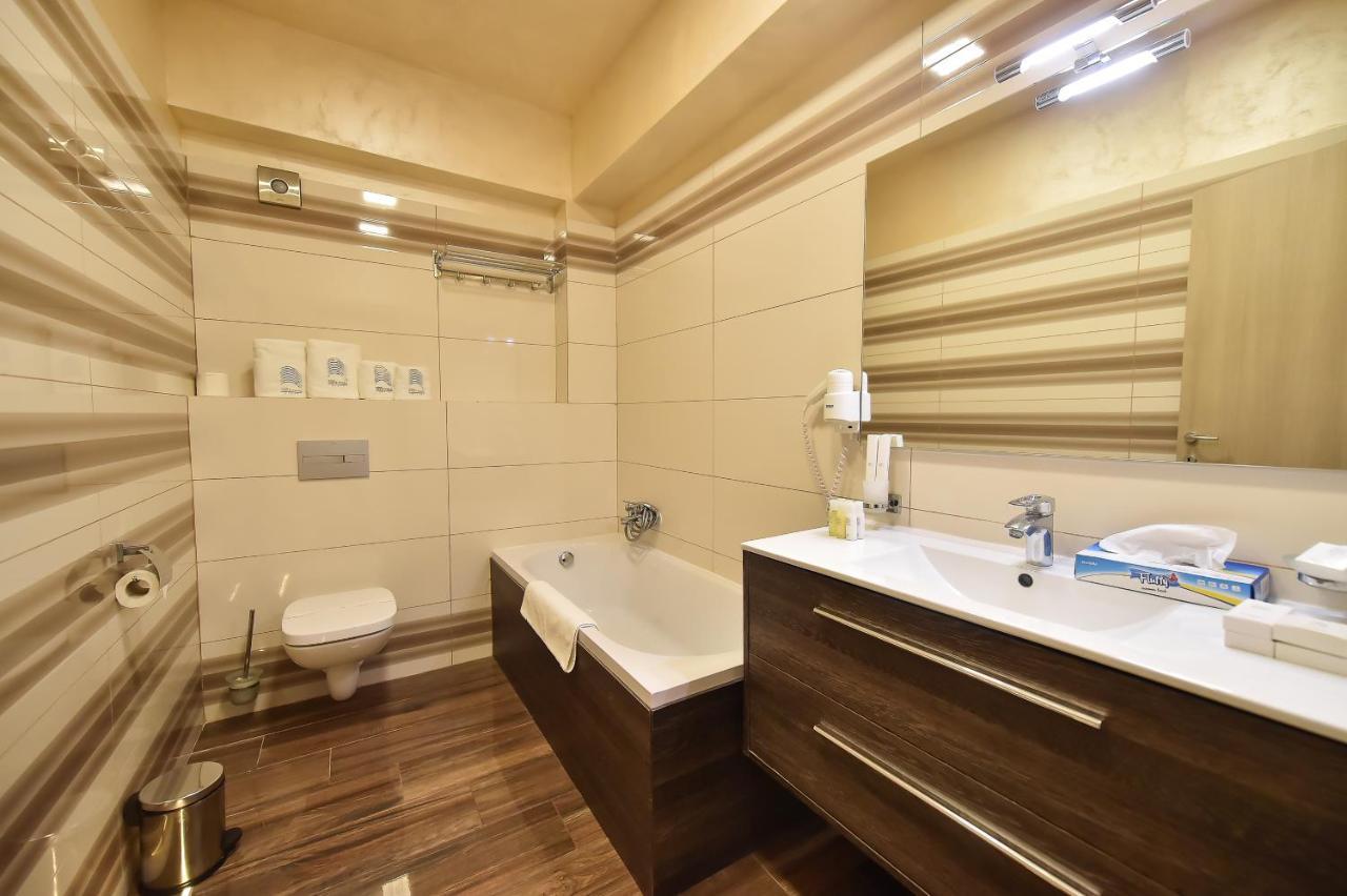 White Tower Private Apartment Beach View ママイア エクステリア 写真